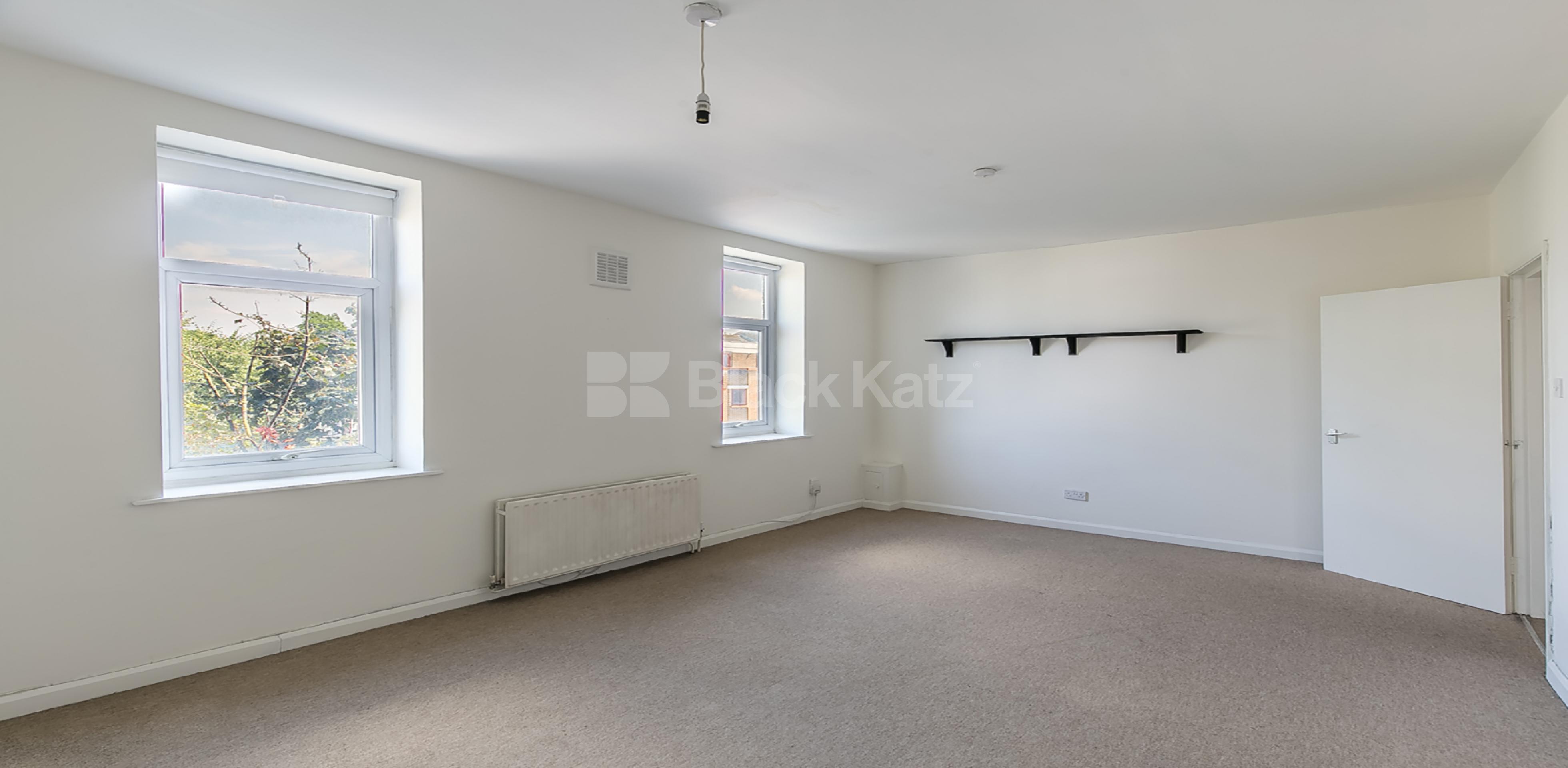 			3 Bedroom, 1 bath, 1 reception Flat			 Upper Street, ISLINGTON N1 N1